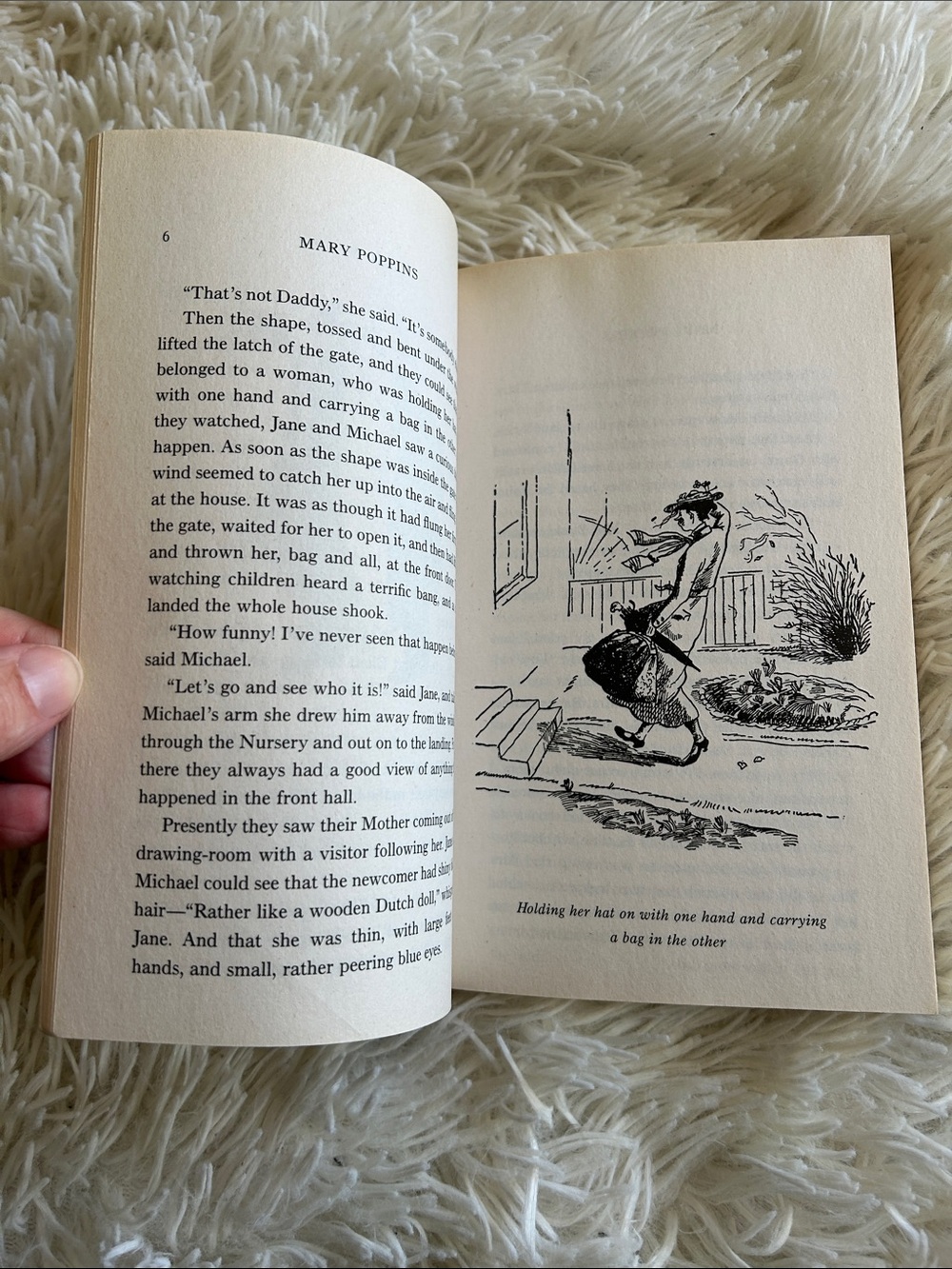 Mary Poppins by PL Travers, Illustrated Book - Picture 5 of 7